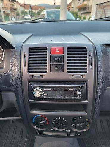 Hyundai Getz 1.4 2003. godište Kilometraža:202.000 km Gorivo:Benzin — 6
