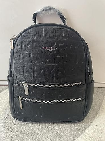 Prelep crni Replay ranac potpuno nov.  Ranac je srednje veličine