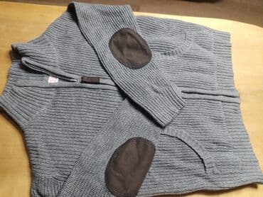 kapice za bebe: H&M dzemperak decaci vel 98/104 +poklon Super ocuvan Poklon beba — 1