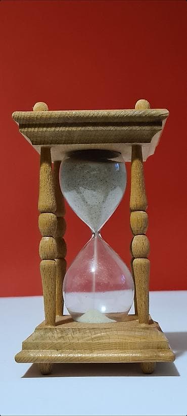 sudopera cena: ☆ Stari peščani sat, sa četiri drvena lepo oblikovanih stubića. - — 3