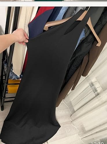 Crna duga haljina bez rukava - Kroj: uska silueta koja prati liniju — 1