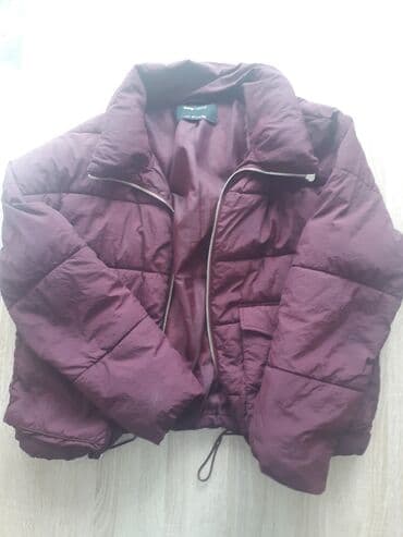 Zimske jakne: Ženska kratka jakna – puffer stil, bordo boja. - Model: kratka, blago