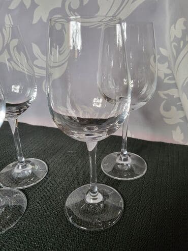 kristalne čaše prodaja: Case nove,vintaz kristal za vino Montana Nemacka. Case tanji — 15