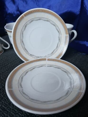 solje za caj: Soljice vintaz,nove za kafu Royal Windsor porcelan. Soljice komada 6 — 9