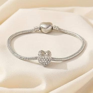 van cleef narukvica cena: Srebrnasta narukvica sa šarmom u obliku srca - Elegantna „snake — 4