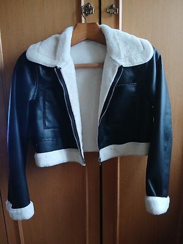 Ženska kratka jakna sa krznenom postavom (biker/aviator stil). - na lalafo.rs Ženska kratka jakna sa krznenom postavom (biker/aviator stil). -