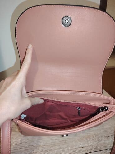 torbice za muskarce: Ženska crossbody torba – puder roze - Materijal: eko koža, prednji — 2