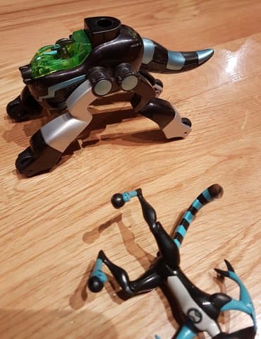 robot kuca igracka: Original cartoon network ben 10 igracka. Masina - vozilo od action — 3