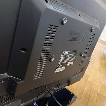 drobilica za led: FOX LED TV sa daljinskim upravljačem ima crtu na ekranu na levoj — 10