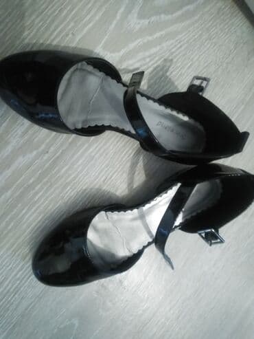 nike tailwind 4: Sandals, Graceland — 1