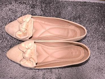 Elegantne bež baletanke sa mašnom. Ove ravne cipele su udobne i