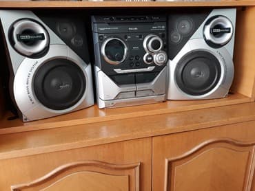 povezivanje ugradne rerne i ploce: Philips mini linija zvucnici 2 x 50w, 3 mp3 cd, 2 x tape — 2