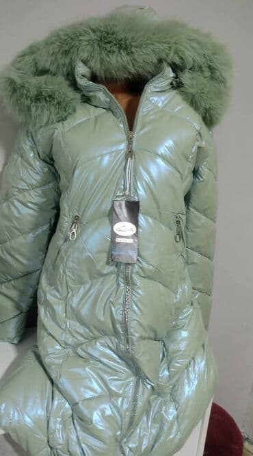 Prsluci: JAKNA PRELEPA,PRETOPLA celom duzinom postavljena krznom sa kapuljacom — 2