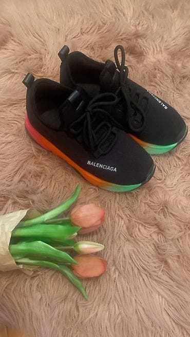 Balenciaga patike preudobne i lagane snizene plus poklon gratis 2500 na lalafo.rs Balenciaga patike preudobne i lagane snizene plus poklon gratis 2500