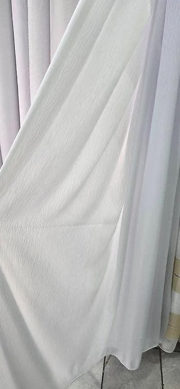 slike devojke sa ledja: Zavesa od laganog, prozračnog voala u beloj boji sa diskretnim — 2