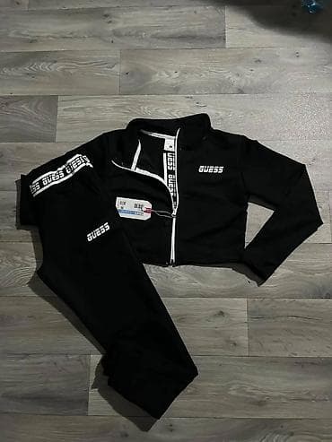 Donji deo: GUESS ženski sportski komplet – gornji deo i donji deo - Model — 8