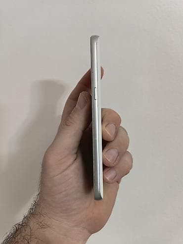 Računari, laptopovi i tableti: Samsung S7 beli otključan za sve mreže. Oštećeno staklo ali van — 2