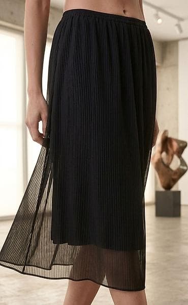 passage fashion слике: Crna plisirana suknja midi dužine - Klasična crna suknja sa finim — 1