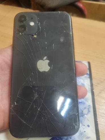 Auto elektronika: IPhone 11, crni,128gb,100% Stanje: •Zadnje staklo slomljeno(vidi se — 4