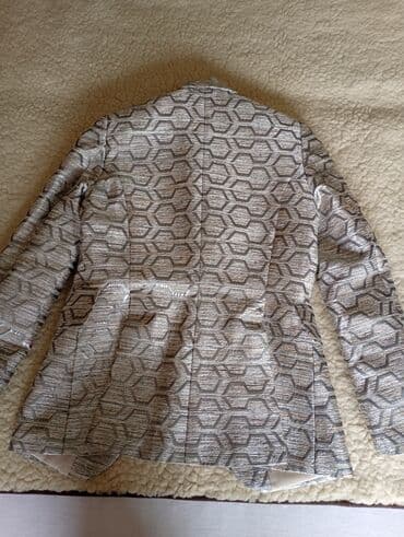 Sakoi: Ženski sako LARS VALLIN - Elegantni strukirani kroj sa reverima — 4