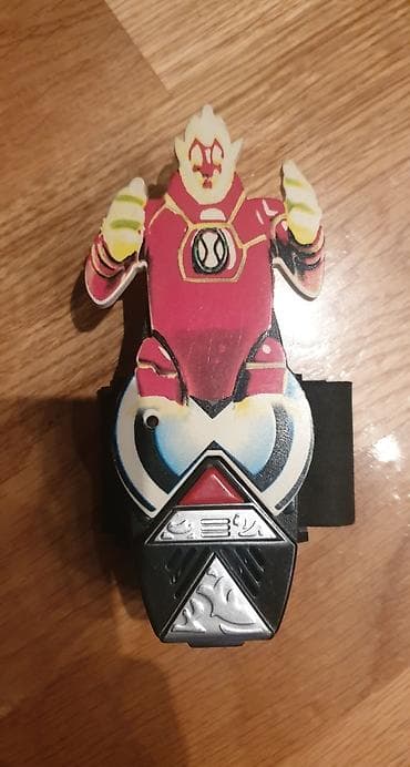 bermude sa dzepovima: BEN 10 kao sat narukvica poput omnitrix koje se nose oko ruke. Vatreni — 1