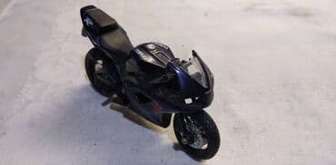 swarovski kristali cena: Motori 1:18,ocuvani cena za kom — 11