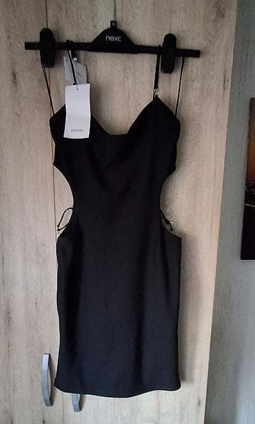 dramist kolekcija: Bershka mini haljina na bretele, crna. - Model: ART 5654/187/800 - — 1