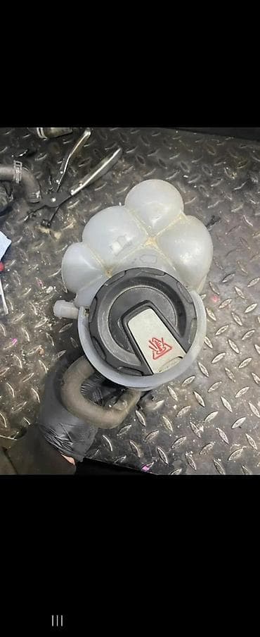 ogledalo rs: AUDI A4 A5 POSUDA ZA ANTIFRIZ EKSPANZIONI SUD 8W1121405J | Audi — 2