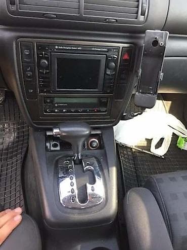 adapter za auto upaljač sa 220v na 12v: MULTIMEDIJA ZA VOLKSWAGEN GOLF 4, PASSAT B5, PASSAT B5.5 | ISPRAVNA — 1
