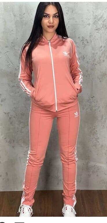 tek flis trenerka: Zenske komplet trenerke
Samo 4500 din 
S, M, L, XL — 8
