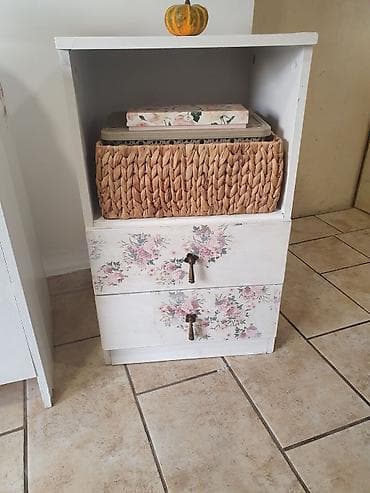 Sectional sofas: Dekorativna drvena škrinja/komoda sa poklopcem u shabby chic stilu. - — 7