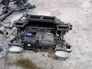 Kutija ventilacije BMW E39 Opis: - Kompletna HVAC/grejna-ventilaciona
