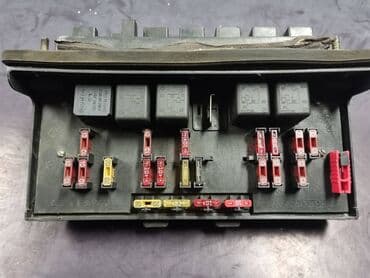 osigurac za instrument tablu: Tabla osigurača Lada 2107 Riva,2104 Karavan n.tip.Tabla sa ubodnim — 2