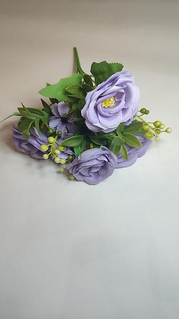 Dekorativni buket veštačkog cveća – lila ruže i cvetovi sa zelenilom na lalafo.rs Dekorativni buket veštačkog cveća – lila ruže i cvetovi sa zelenilom