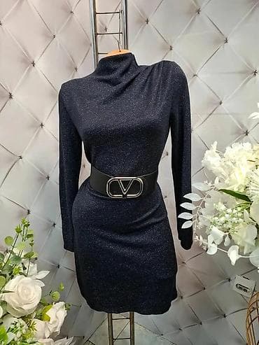 bluze c: Elegantna mini haljina sa dugim rukavima i rol-kragnom - Kroj: figuri — 2