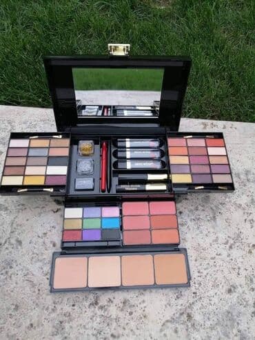 Miss rose
Kofer sa sminkom
3750 dinara
home