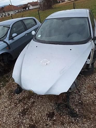 skuter cena: ALFA 147 HAUBA 694 MET | Ok stanje alfa 147 kod boje 694 met — 4