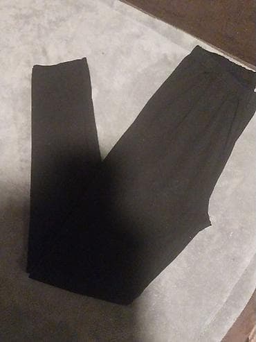 Crne jednostavne helanke/pantalone uskog kroja - Boja: crna - Kroj