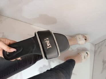 rang zenske torbe: Papuce broj 36-41 za 2300 din
Komplet sa torbom za 4100 din — 4