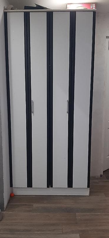 ormar jednokrilni: Na prodaju garderober, polovan ali ocuvan Visina 220cm Sirina 100cm — 1