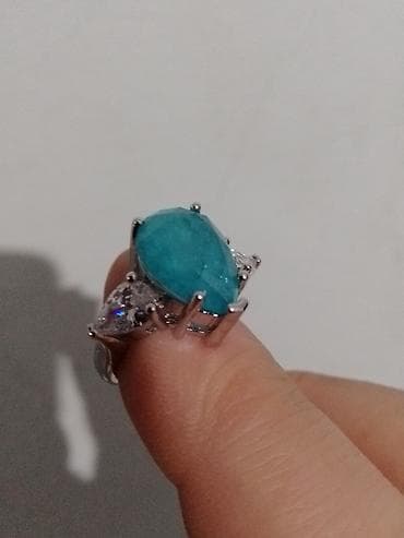 Prodajem zlatno i srebrno prstenje sa draguljima, u ponudi imam razne na lalafo.rs Prodajem zlatno i srebrno prstenje sa draguljima, u ponudi imam razne