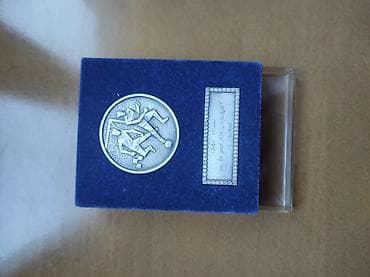 Donji delovi trenerke: Na prodaju ordenje i znacke iz bivse SFRJ Znacki ima oko 200 komada — 3