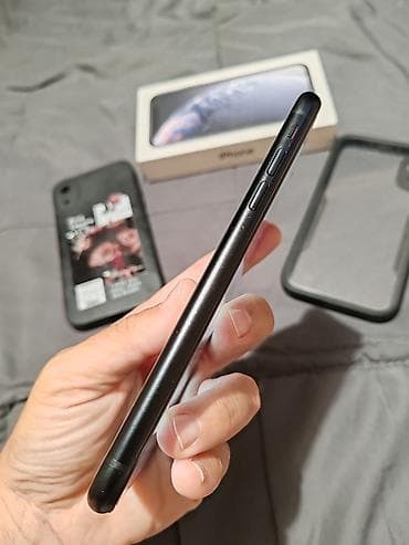 mobilni telefoni sa tastaturom: IPhone XR 64 GB – crni - Ekran 6.1" Liquid Retina (LCD) sa Face — 9