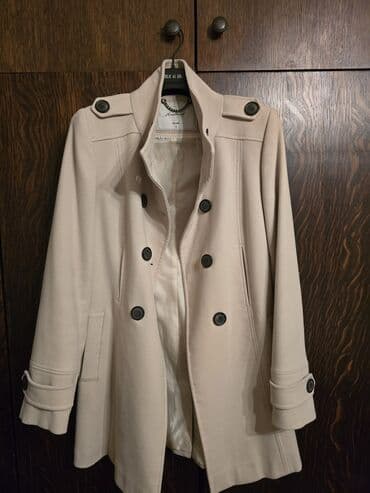 Dukserice: Bež kaputić, iznad kolena S veličina poluobim grudi - 44cm ramena - — 6