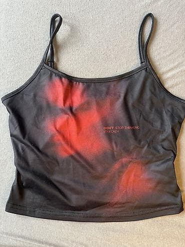 Headgear: Crni ženski top na tanke bretelice sa crvenim airbrush efektom. Kroj — 1