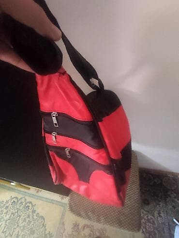 ranac sa imenom: Crveno-crna zenska torba/ruksak/ranac sa jednom naramenicom (sling) KO — 3