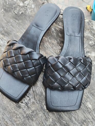 H&M papuce br 38
Ug 24,5