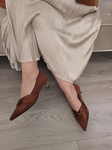 haljine safari stil: Elegantne ženske cipele na malu štiklu (kitten heel), u toploj — 4