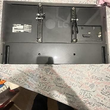 LG LED TV sa zidnim nosačem - Dijagonala ekrana približno 32" (mereno