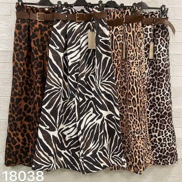 pantalone na kockice: 2700 — 2